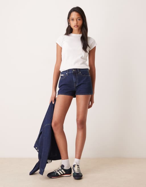 Calvin Klein Jeans - Archive - Minishorts vaqueros con lavado azul oscuro, 4 de 5