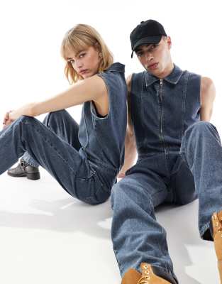 Calvin Klein Jeans - Ärmelloser Jumpsuit aus Denim in grauer Waschung mit Reißverschluss, exklusiv bei ASOS