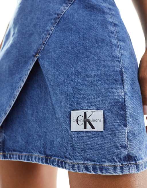Calvin Klein Jeans – Ärmelloses Wickelkleid aus mittelblauem Denim, 4 von 4