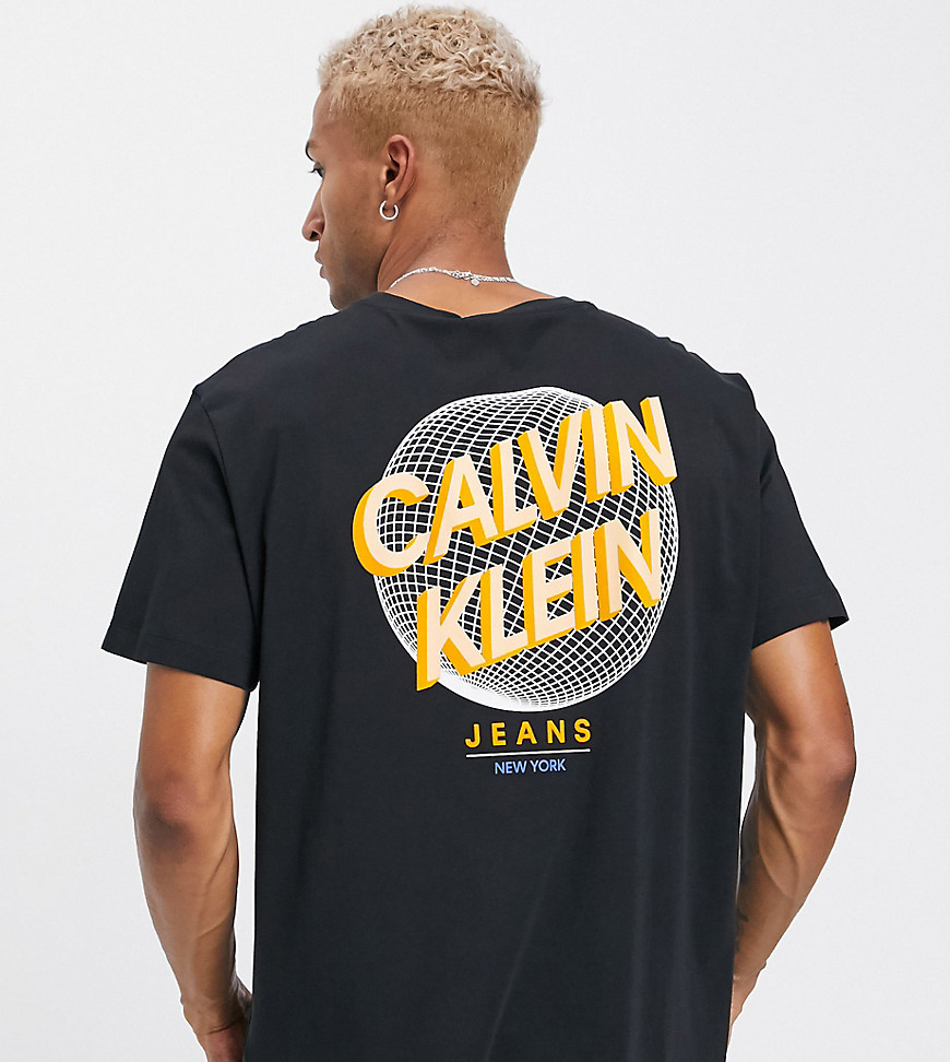 Calvin Klein Jeans - ASOS exclusieve oversized T-shirt met wereldbollogoprint op de achterkant in zwart