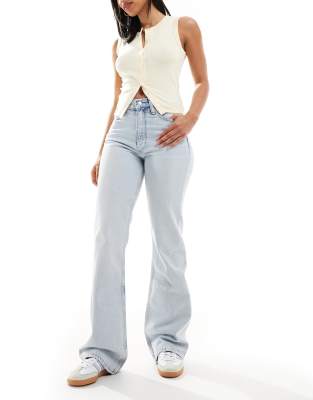 Calvin Klein Jeans - Ausgestellte Bootcut-Jeans in heller Waschung-Blau