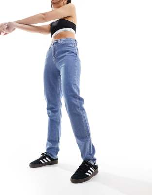 Calvin Klein Jeans - Authentische, schmale, gerade Jeans in heller Waschung-Blau