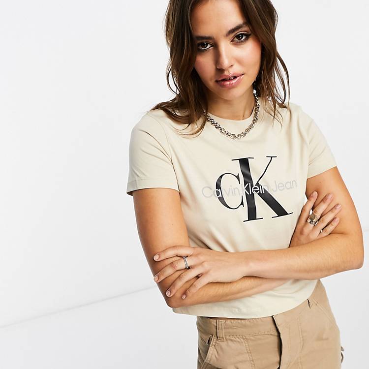 IiscmShops | Calvin Klein Jeans baby tee in beige | Calvin Klein Monogram  Badge Kurzarm-T-Shirt J 30J315319