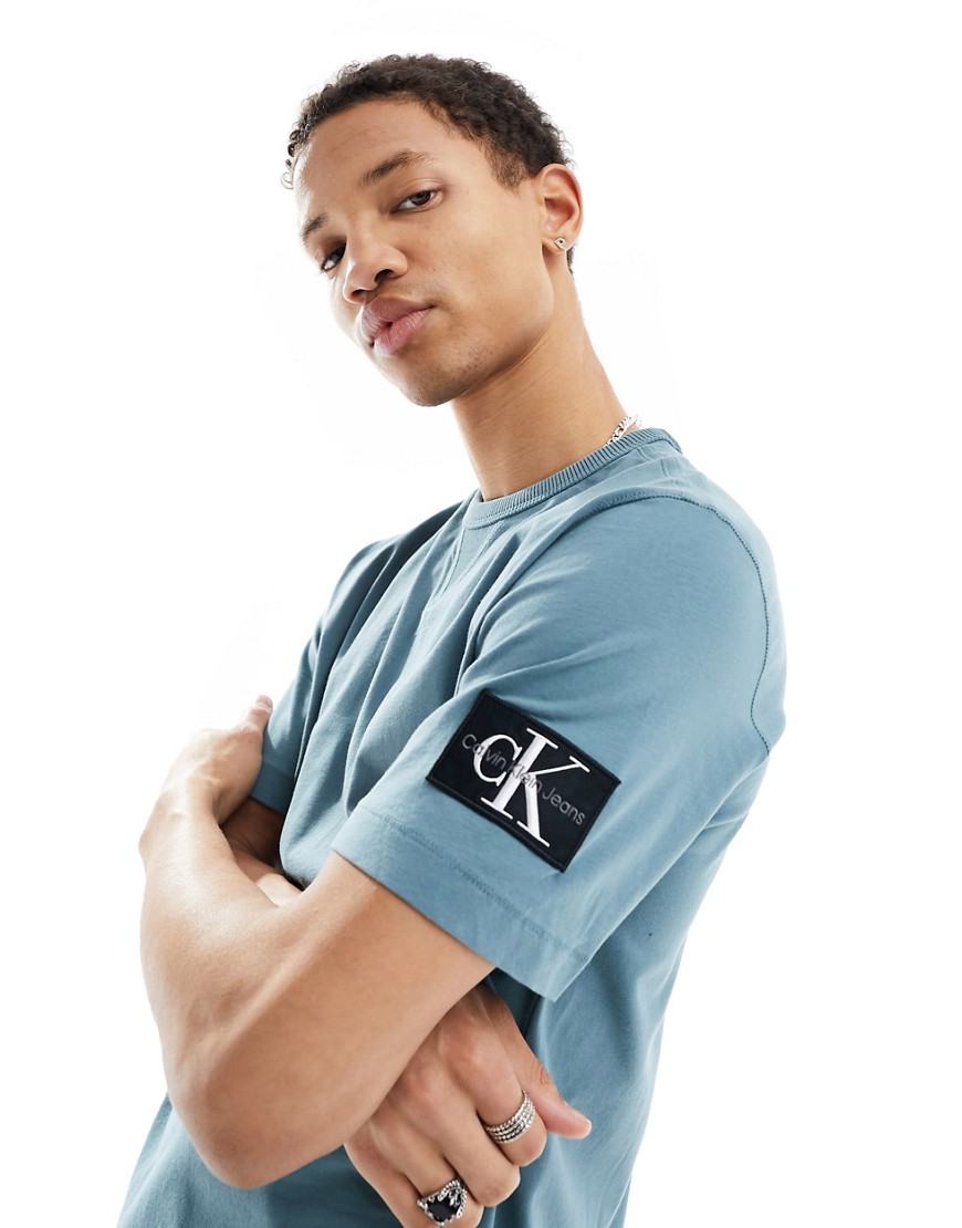 Calvin Klein Jeans badge logo regular t-shirt in blue