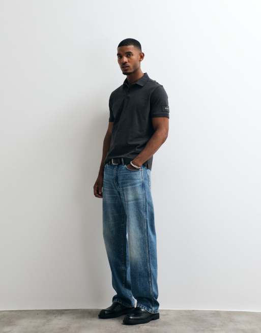 Calvin Klein Jeans badge polo shirt in black, 2 of 5