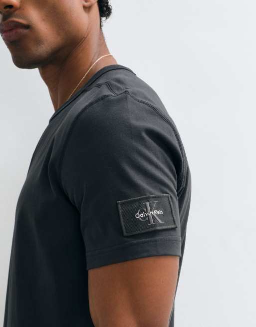 Calvin Klein Jeans badge t-shirt in black, 2 of 5