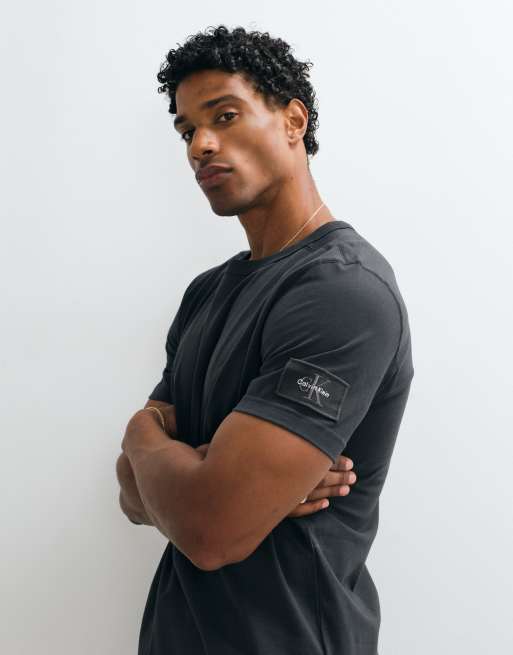 Calvin Klein Jeans badge t-shirt in black, 3 of 5