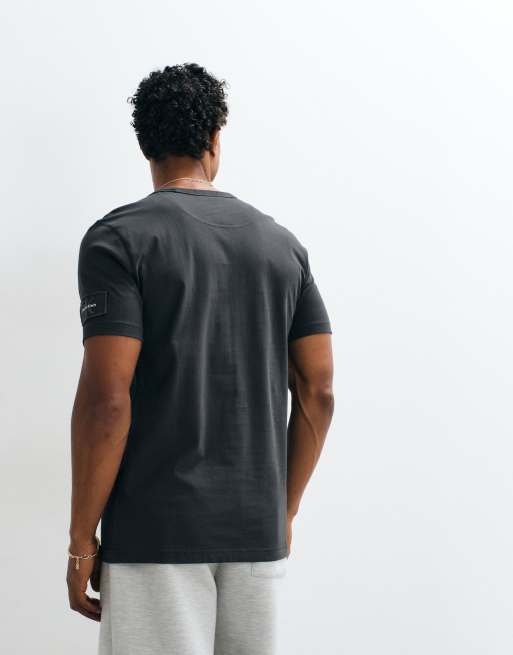 Calvin Klein Jeans badge t-shirt in black, 4 of 5