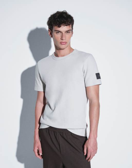 Calvin Klein Jeans Badge waffle crew neck t-shirt in soft grey, 4 of 5