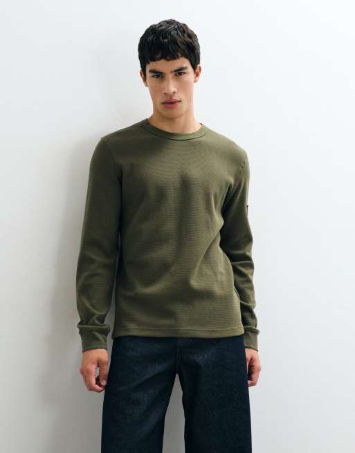 Calvin Klein Jeans Badge Waffle Langarm-T-Shirt mit Rundhalsausschnitt in Khaki, 2 von 10