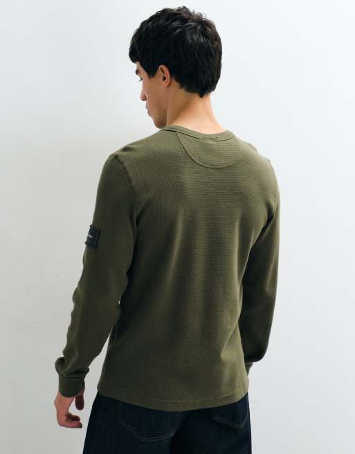 Calvin Klein Jeans Badge Waffle Langarm-T-Shirt mit Rundhalsausschnitt in Khaki, 3 von 10