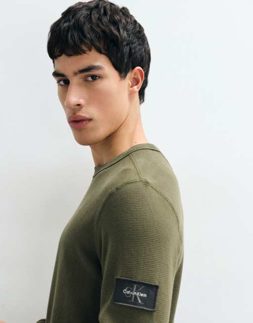 Calvin Klein Jeans Badge Waffle Langarm-T-Shirt mit Rundhalsausschnitt in Khaki, 5 von 10