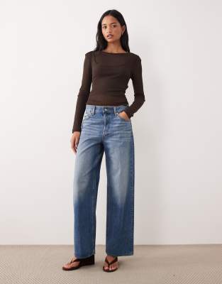 Calvin Klein Jeans - Baggy-Jeans in mittelblauer Vintage-Waschung mit niedrigem Bund