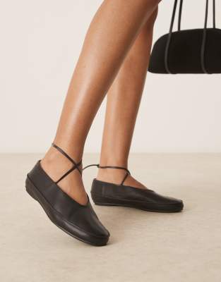 Calvin Klein Jeans - Ballerinas aus Leder in Schwarz mit Bindedetail