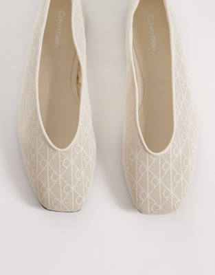 Calvin Klein Jeans - Ballerinas aus Netzstoff in Creme mit eckiger Zehenpartie-Weiß