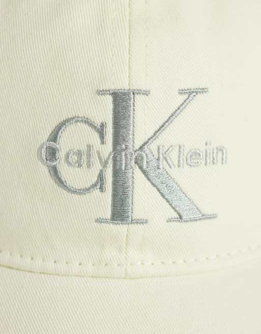 Calvin Klein Jeans – Baseballkappe in Cremeweiß mit silberfarbener Logo-Stickerei, 2 von 3