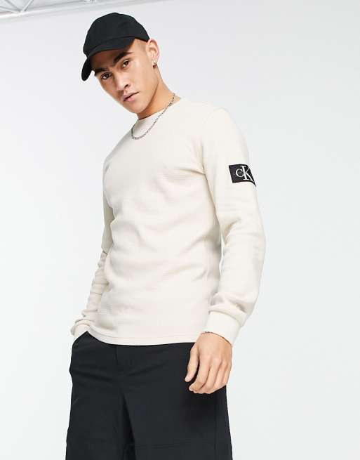 Calvin Klein Jeans – Beige långärmad t-shirt med påsytt märke med logga