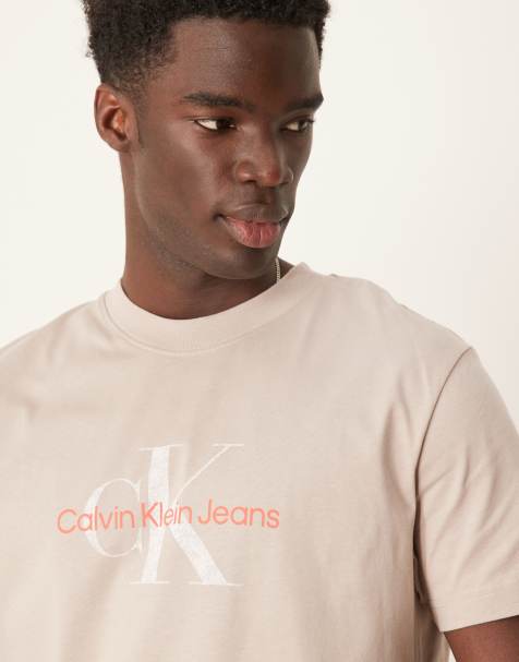 Calvin Klein Jeans – Beige och röd t-shirt med stor logga - view 1