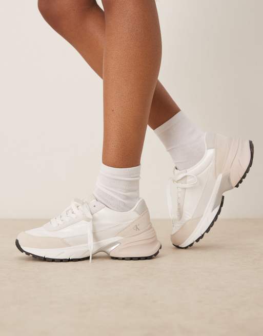 Calvin Klein Jeans – Biało-srebrne trekkingowe buty do biegania z nylonu