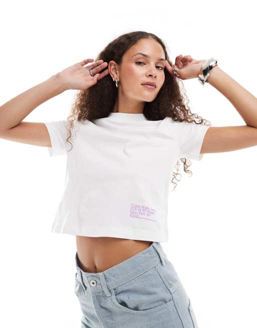 Calvin Klein Jeans – Biały krótki T-shirt z kontrastowymi szwami