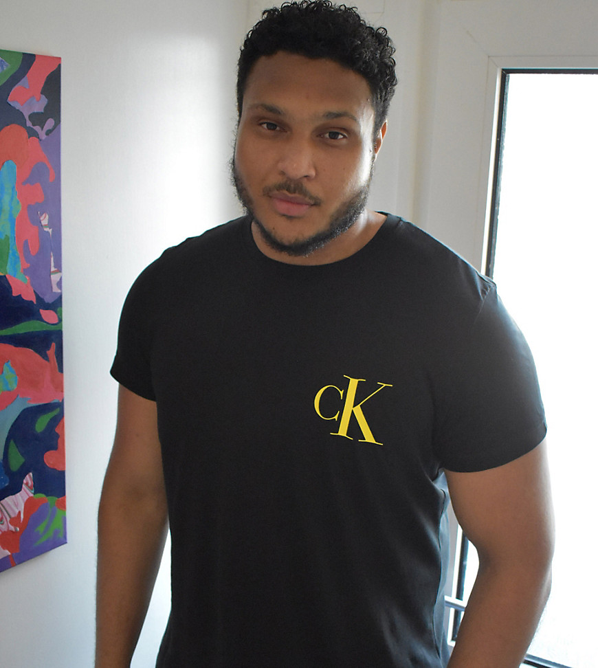 Calvin Klein Jeans Big and Tall - Rave Pack - T-shirt nera con logo pop-Nero