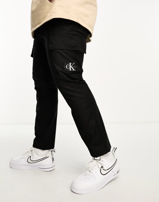 Calvin Klein Jeans Big & Tall – Cargohose in verwaschenem Schwarz mit „ck“-Logo 