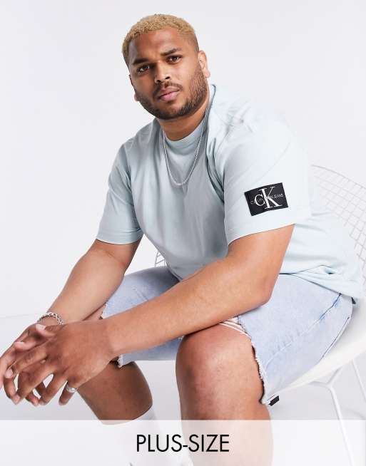 Calvin Klein Jeans - Big & Tall - Exclusief bij ASOS - T-shirt met badge en monogram in blauw