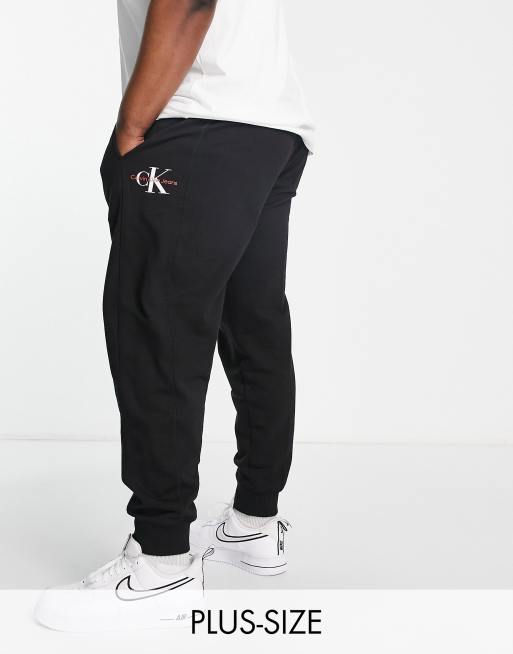 Calvin Klein Jeans Big Tall Joggingbroek met monogram in zwart ASOS
