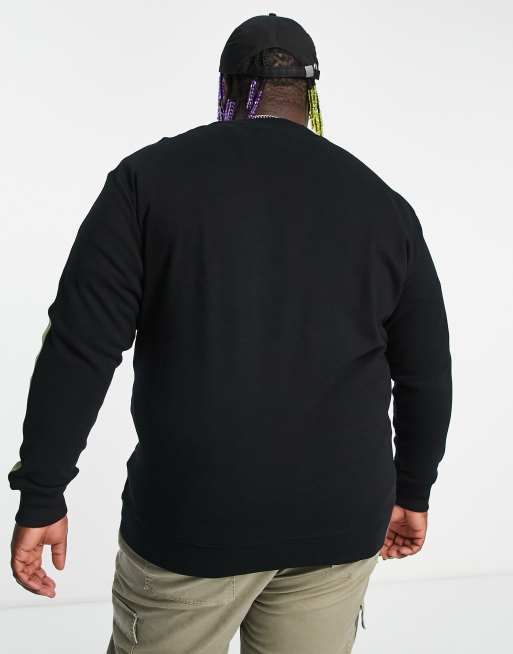 Calvin Klein Jeans – Big & Tall – Svart sweatshirt med kontrasterande tejpade detaljer, 2 av 4