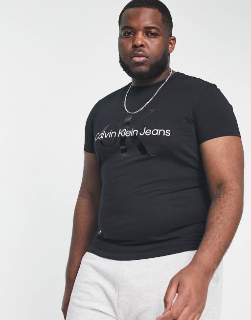 Calvin Klein Jeans – Big & Tall – Svart t-shirt med monogramlogga