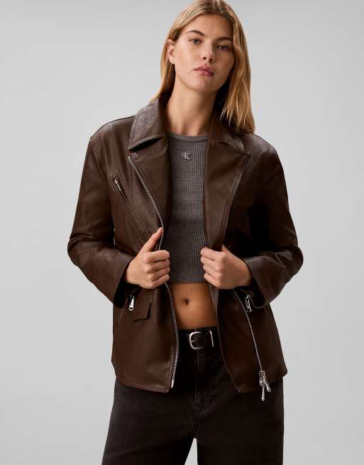 Calvin Klein Jeans Bikerjacke in braunem Korklederimitat, 3 von 6