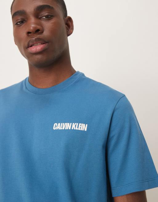 Calvin Klein Jeans - Blå t-shirt med lodret tryk bagpå, 4 af 4