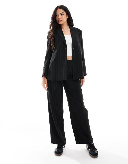 Calvin Klein Jeans - Blazer à fines rayures en crêpe fluide - Noir, 2 de 4