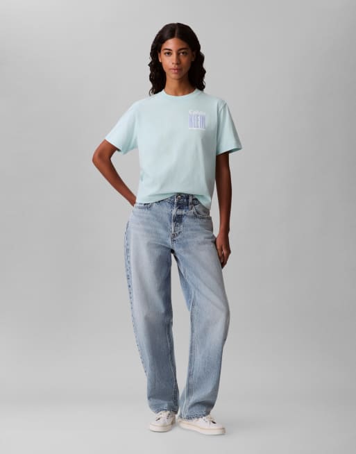 Calvin Klein Jeans – Blekblå t-shirt med konsttryck baktill, 4 av 4