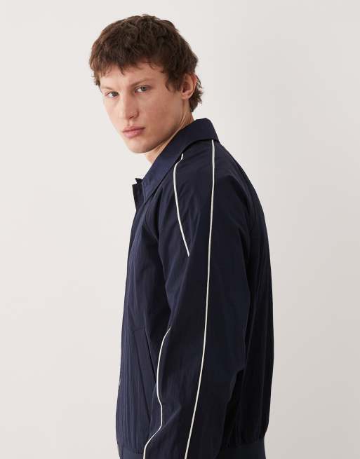 Calvin Klein Jeans – Bomberjacke aus Nylon in Marineblau, 4 von 5