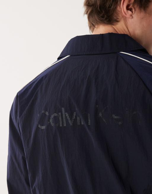 Calvin Klein Jeans – Bomberjacke aus Nylon in Marineblau, 5 von 5