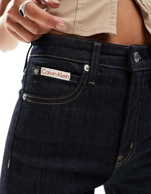 Calvin Klein Jeans – Bootcut-Schlagjeans aus dunklem Denim, 2 von 5