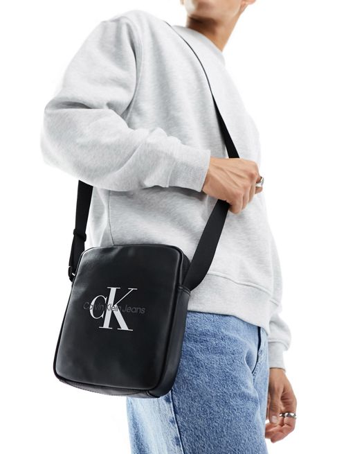 Calvin Klein Jeans - Borsa reporter nera con monogramma