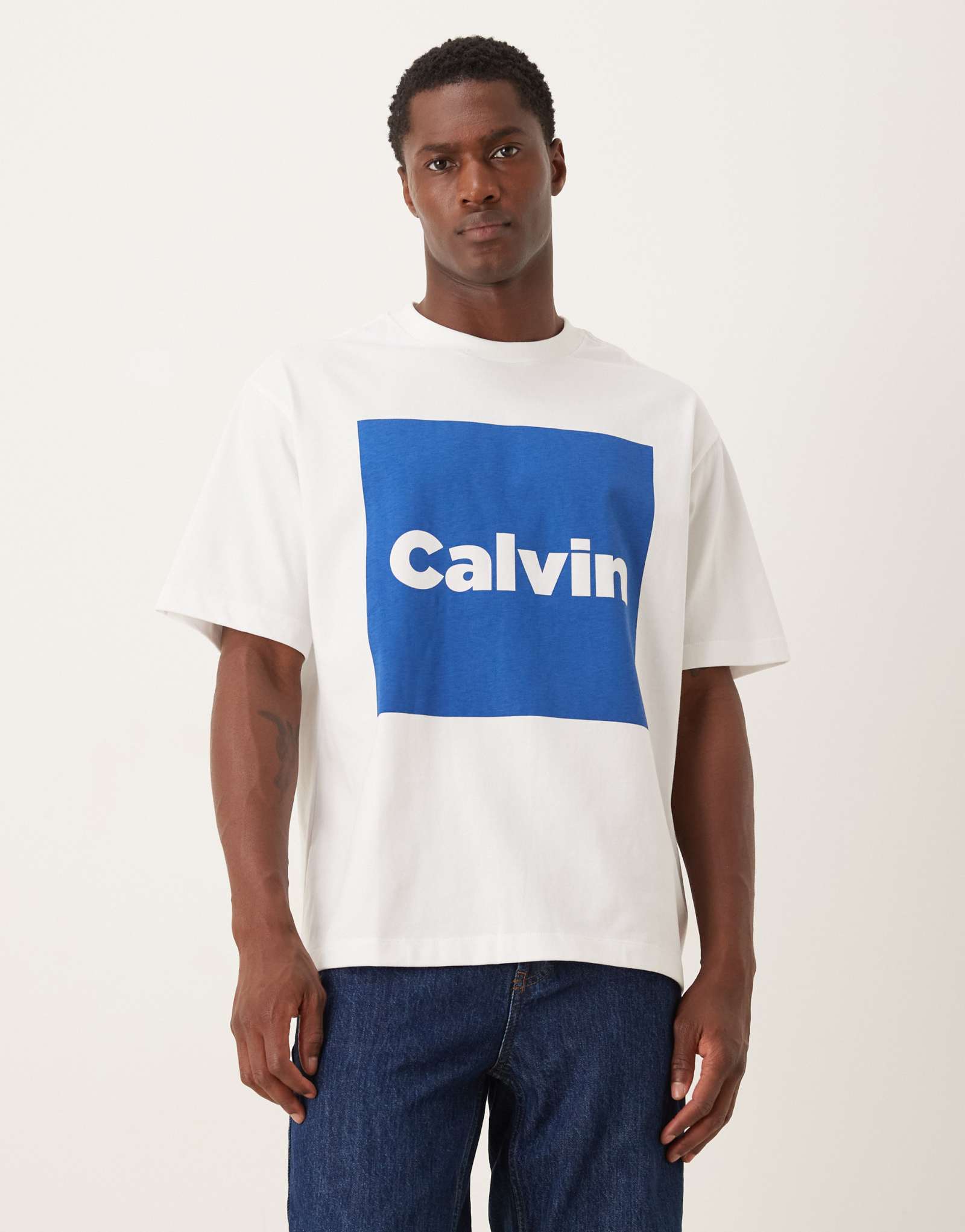 Футболка Calvin Klein Jeans с графическим рисунком в бело-голубых тонах