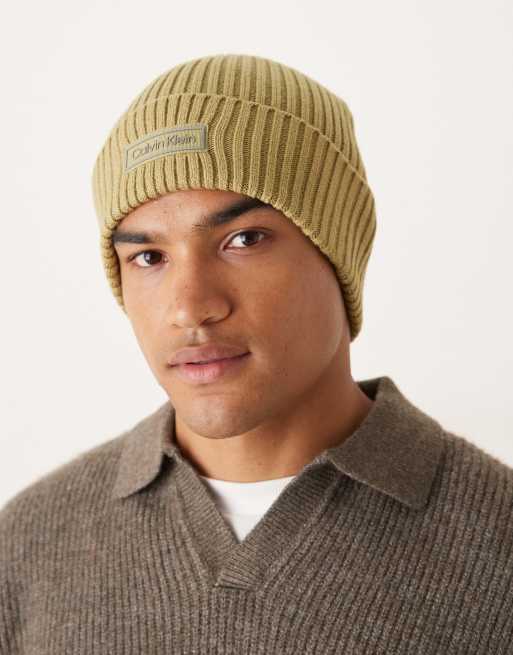 Calvin Klein Jeans - Breed geribbeld beanie met patch in kaki