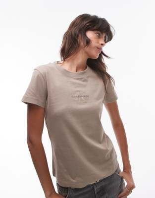 Calvin Klein Jeans – Brungrå t-shirt med smal passform och monogramlogga - view 1