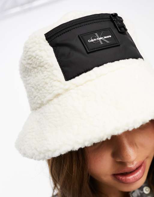 Calvin Klein Jeans - Bucket hat van sherpastof in wit, 2 van 4