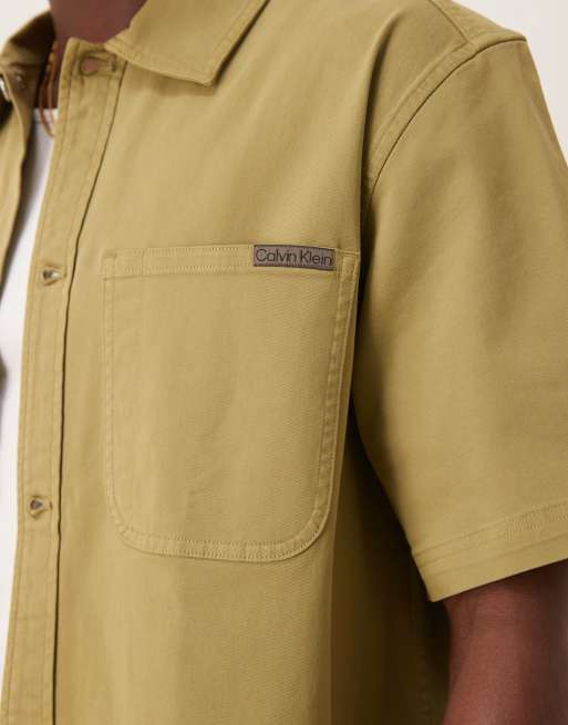 Calvin Klein Jeans - Camicia a maniche corte multitasche verde oliva pallido vestibilità comoda, 2 di 4