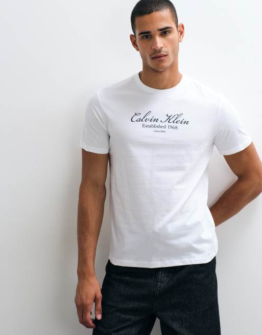 Calvin Klein Jeans - camiseta blanca con gráfico de texto, 3 de 5