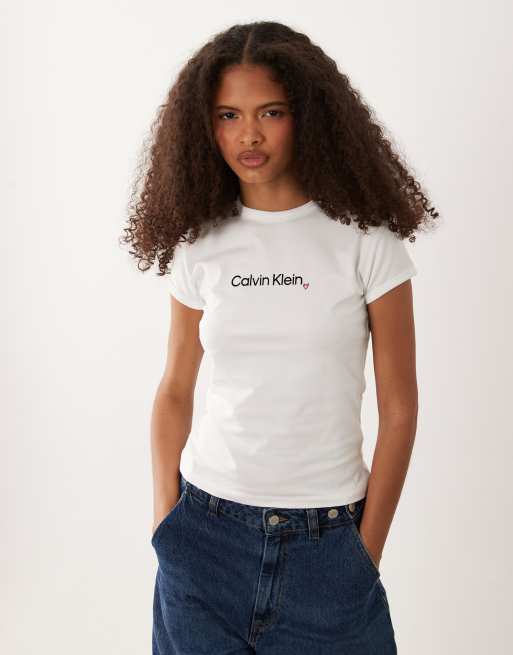 Calvin Klein Jeans - Camiseta blanca de corte slim con logo de corazón, 3 de 4