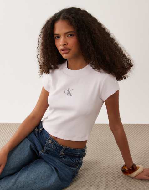 Calvin Klein Jeans - camiseta con diseño encogido Monologo de canalé en rosa bebé - view 1