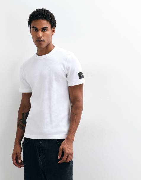 Calvin Klein Jeans camiseta de cuello redondo de punto gofrado con parche en blanco - view 1