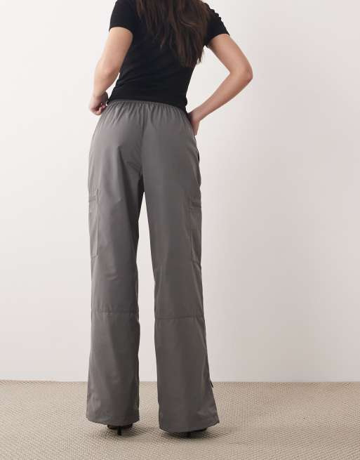 Calvin Klein Jeans – Cargo-Funktionshose in Grau, 2 von 5