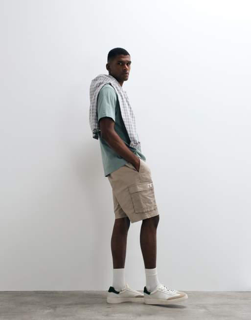 Calvin Klein Jeans – Cargo-Shorts in der Farbe Stein, 2 von 5
