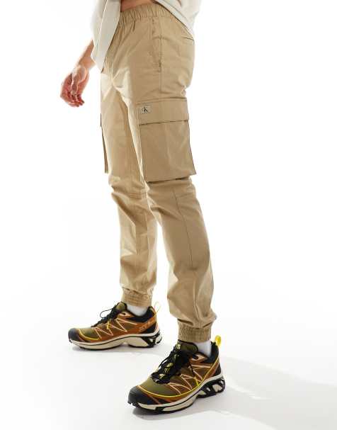 Calvin Klein Jeans – Cargohose in Beige mit schmalem Schnitt - view 1